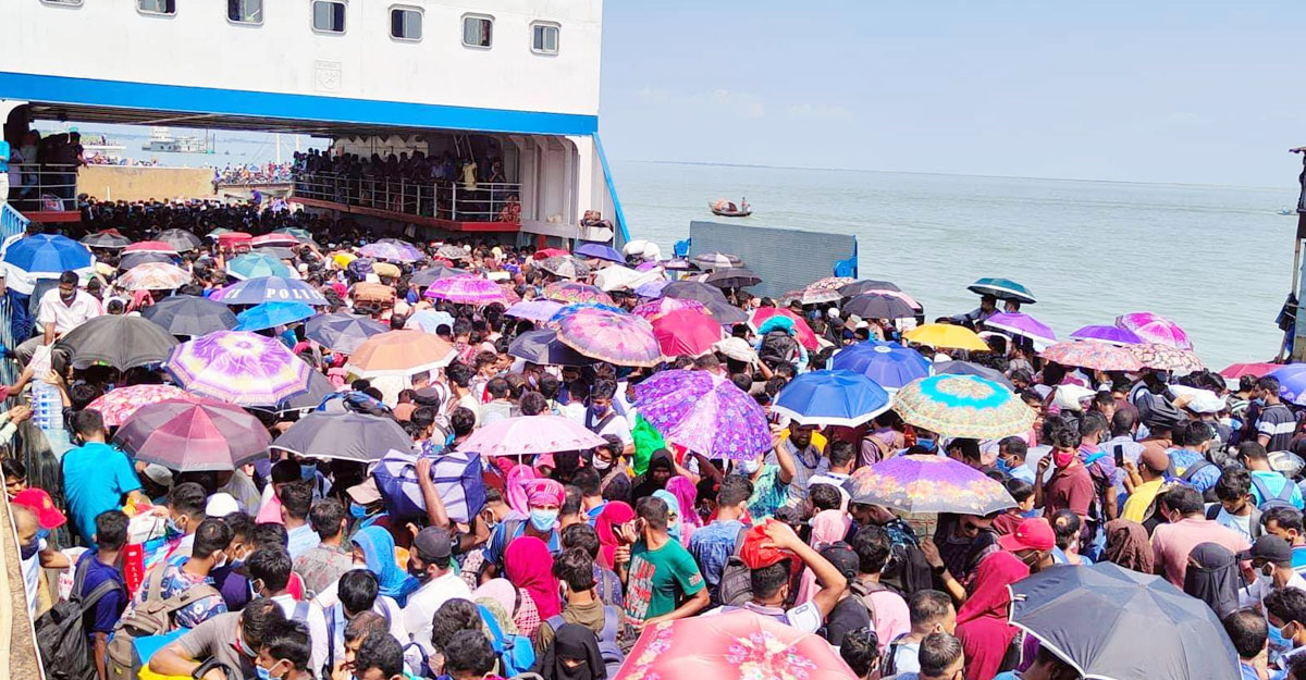 ফেরিতে পদদলিত হয়ে ৫ জনের মৃত্যু