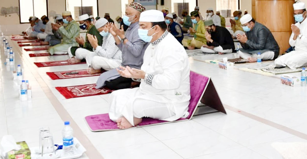 রাজারবাগে আইজিপির ঈদের নামাজ আদায়