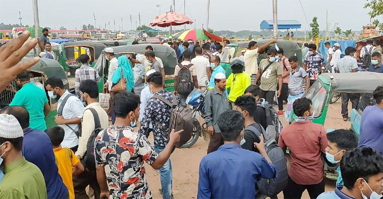 যাত্রীর অত্যধিক চাপ ঘাট এলাকায়