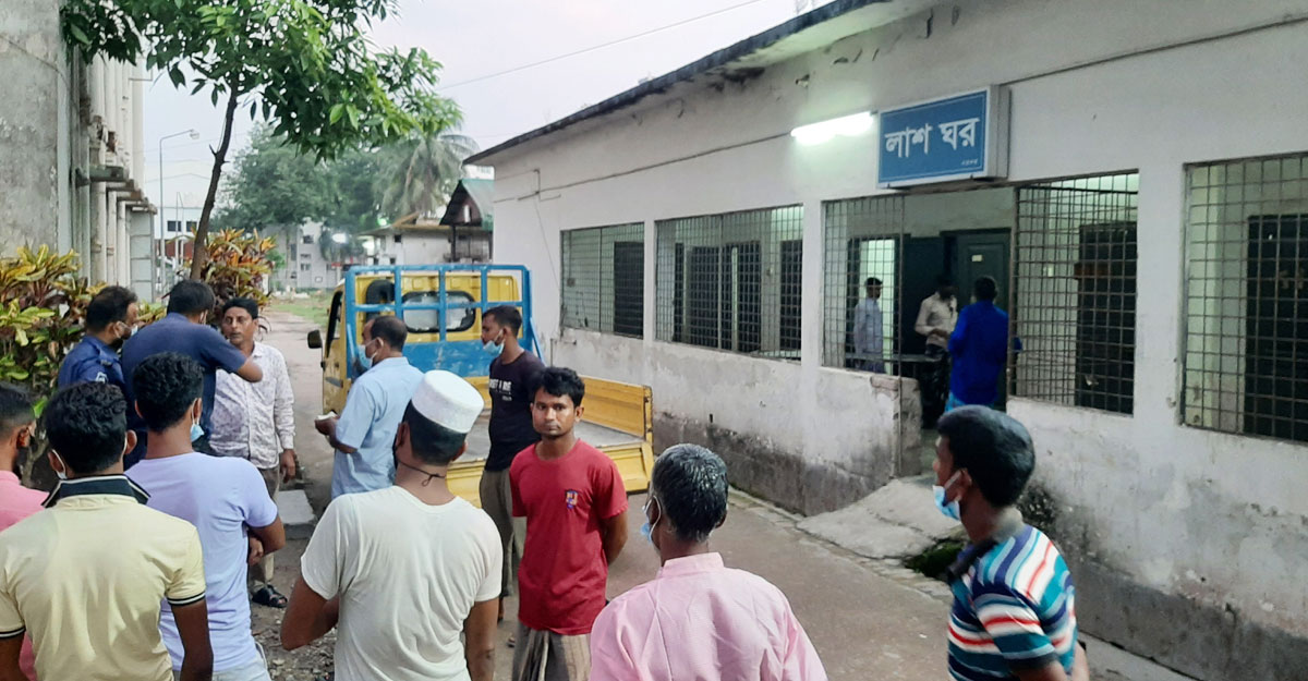 অটোরিকশায় বিয়ের দাওয়াতে যাচ্ছিলেন ছয়জন, দুইজনের মৃত্যু