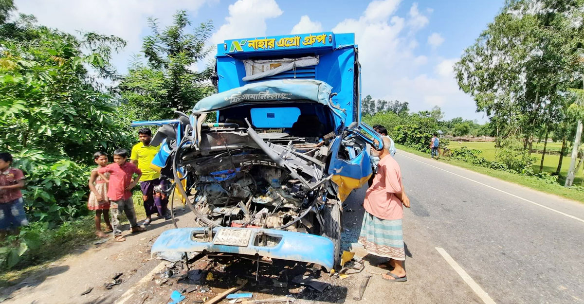 বাস-মিনিট্রাকের সংঘর্ষে চালকসহ নিহত দুই