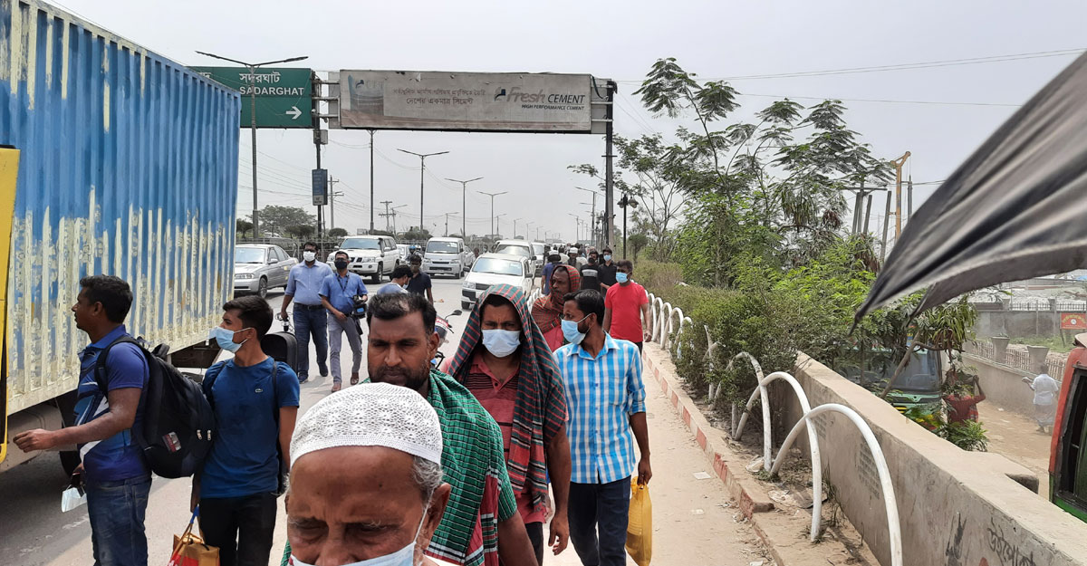 করোনা কিংবা পথের ভোগান্তি রুখতে পারেনি ঈদযাত্রা