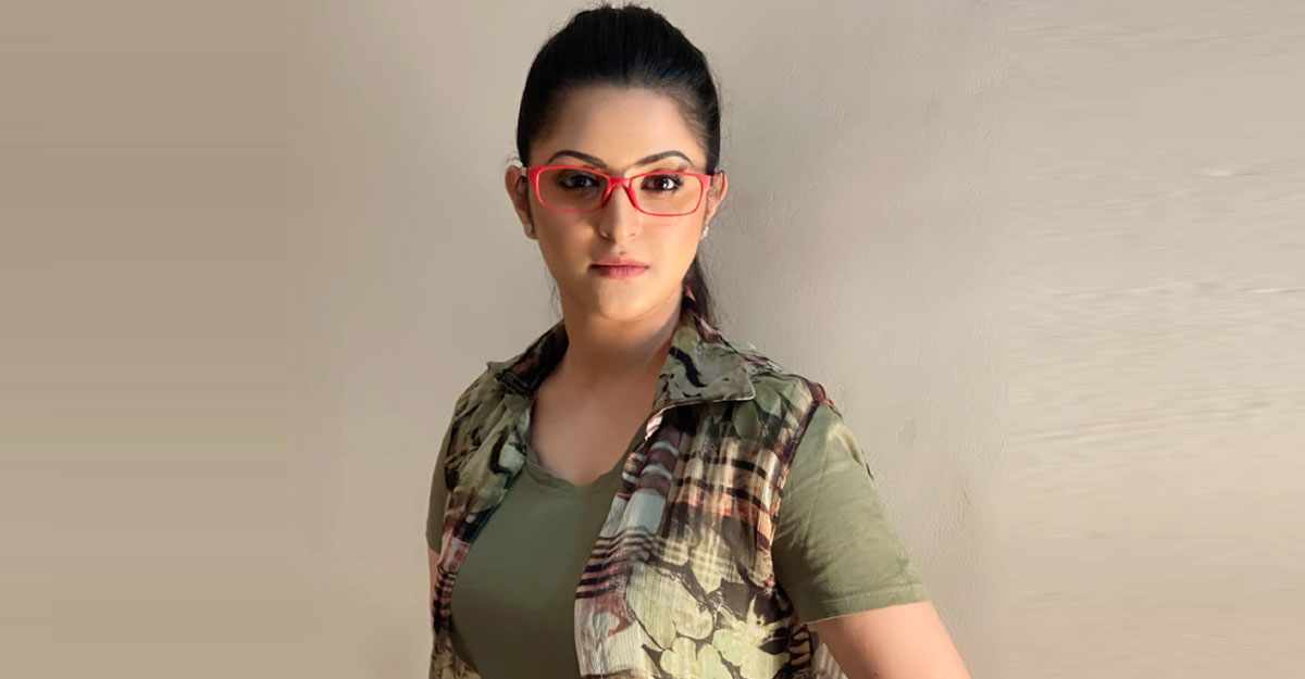 নাকে মুখে চোখে শুটিং করছি: পরীমনি