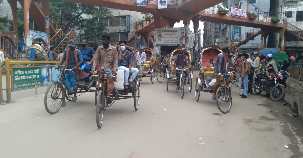 ভাড়া বাড়লেও অখুশি রিকশাচালকরা