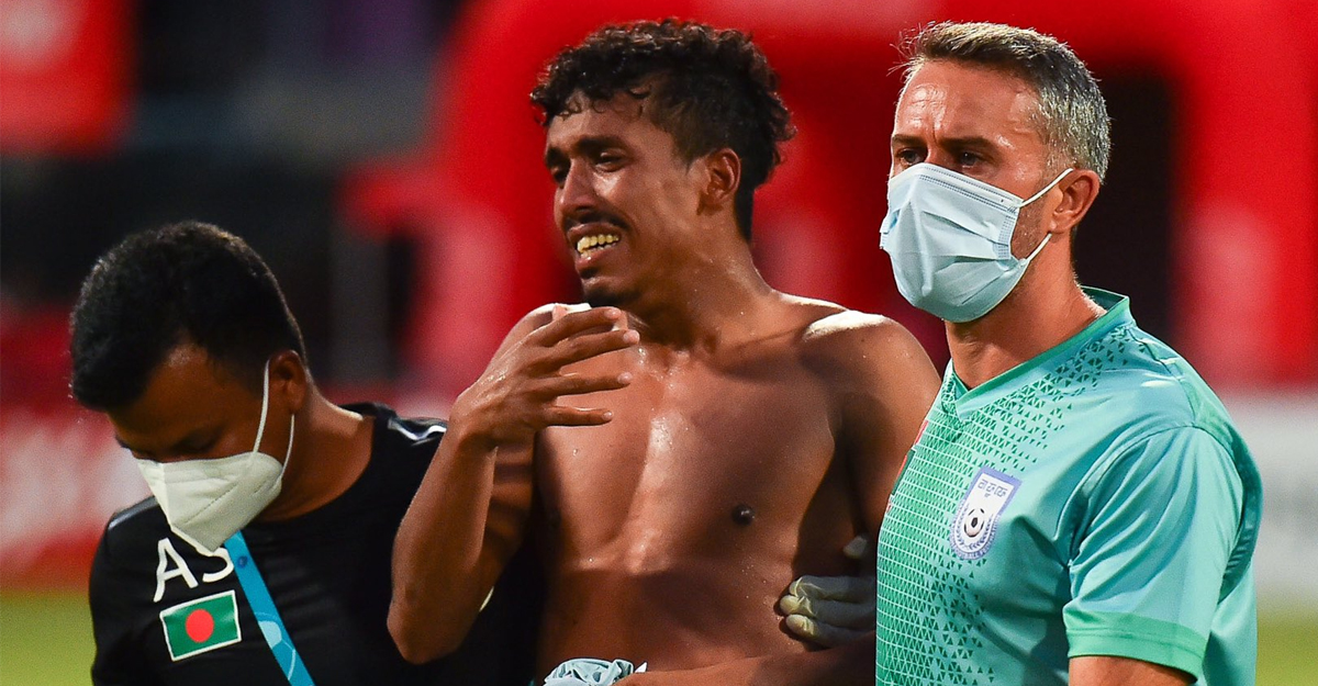 লাল কার্ড, বিতর্কিত পেনাল্টিতে ফাইনাল খেলা হলো না বাংলাদেশের