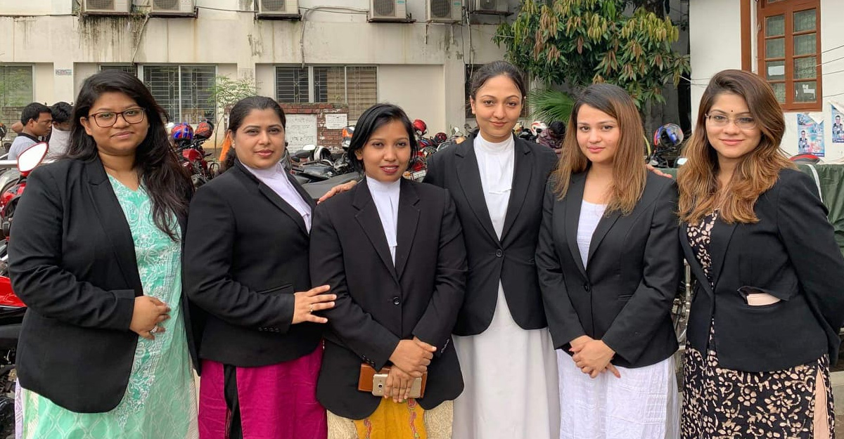 রোববার থেকে আদালতে ফিরছে কালো কোট-গাউন