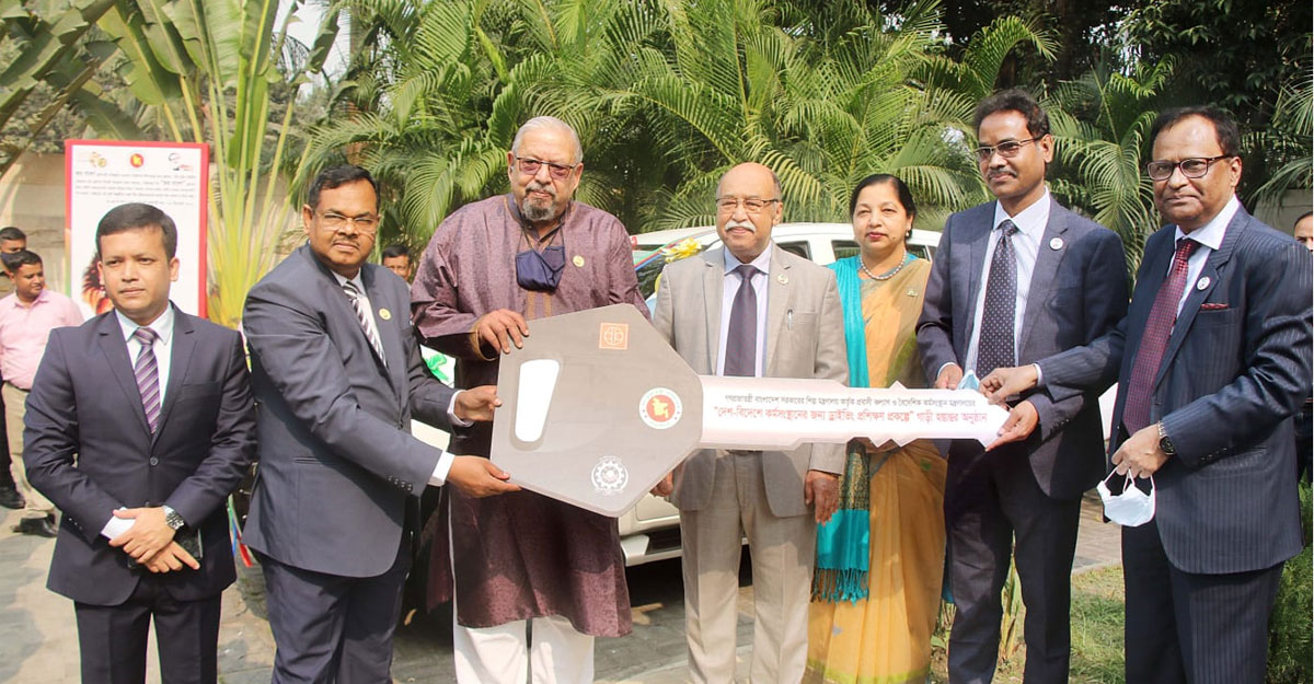 নিজস্ব ব্র্যান্ডের গাড়ি তৈরি করবে সরকার