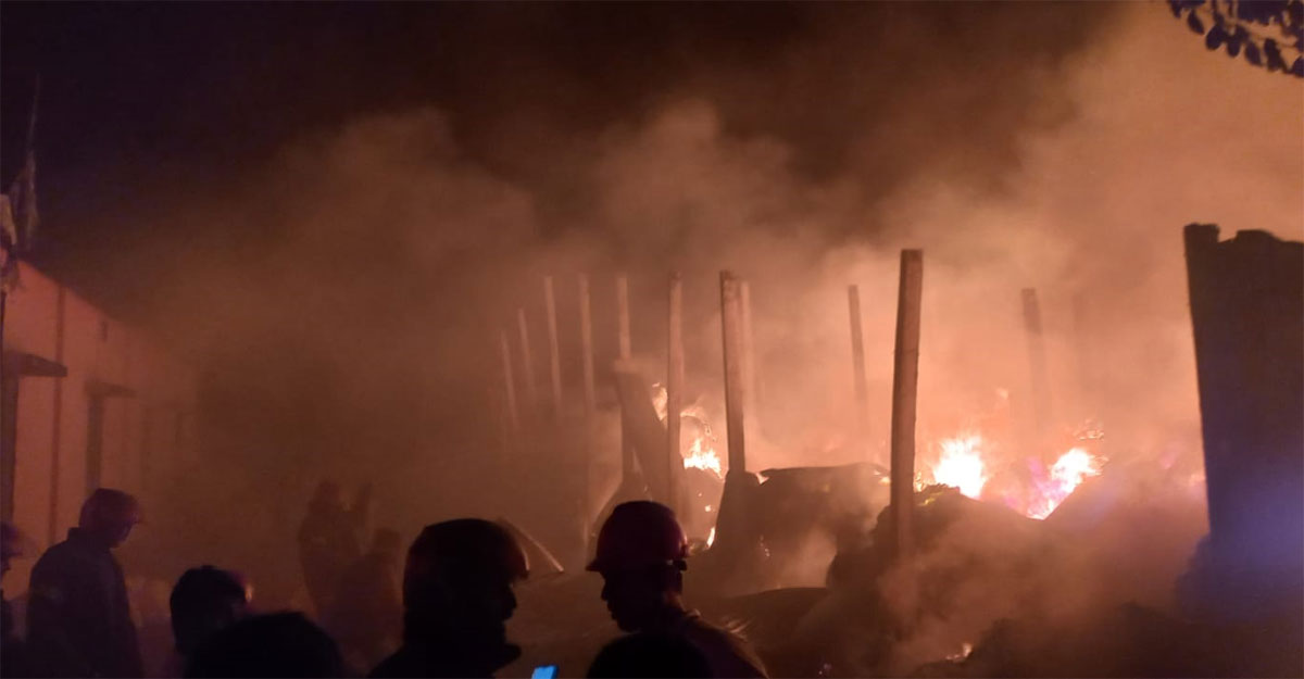 কোনাবাড়ীতে ঝুটের গুদামে আগুন, নিয়ন্ত্রণে ৫ ইউনিট