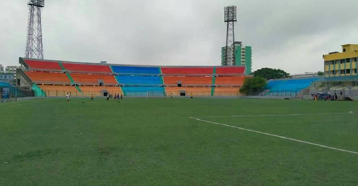 ঝুঁকিপূর্ণ টার্ফে শুরু ঘরোয়া ফুটবল