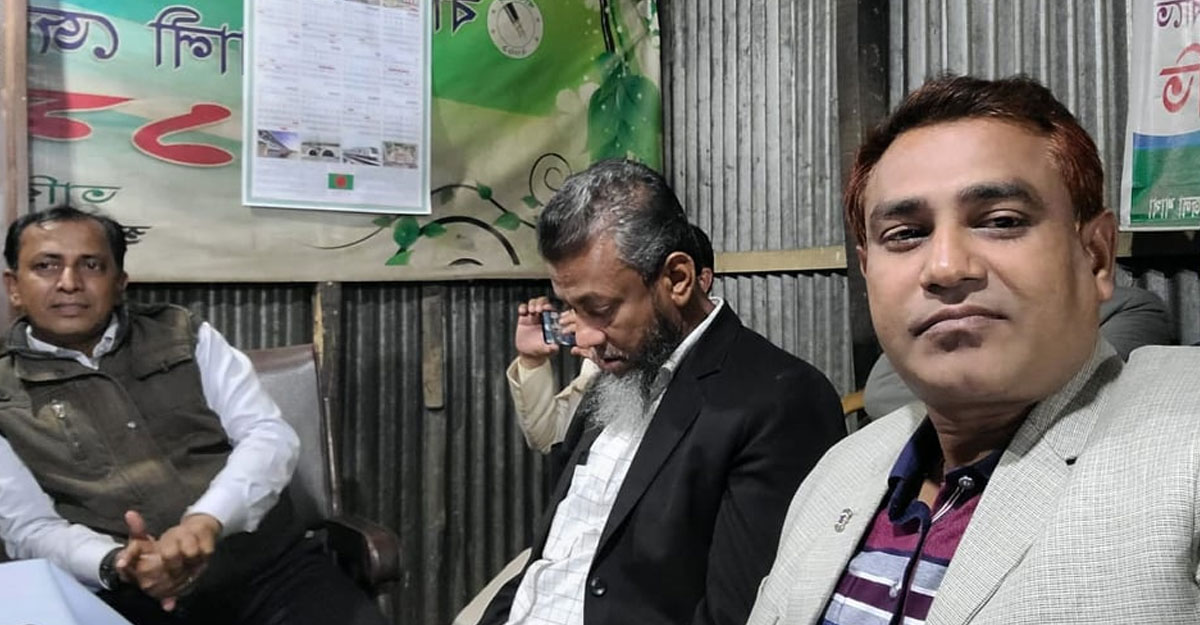 ডিসির ভাই মেয়র প্রার্থী, প্রচারণায় জেলা প্রশাসনের কর্মচারীরা