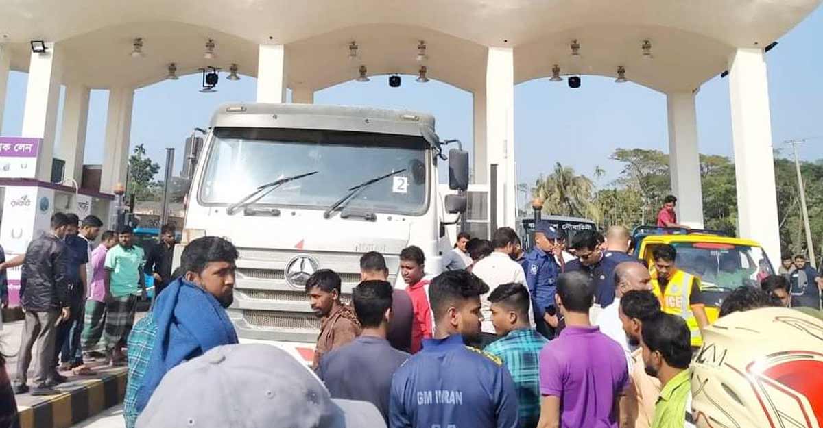 পটুয়াখালীতে ট্রাকচাপায় পুলিশ সদস্য নিহত