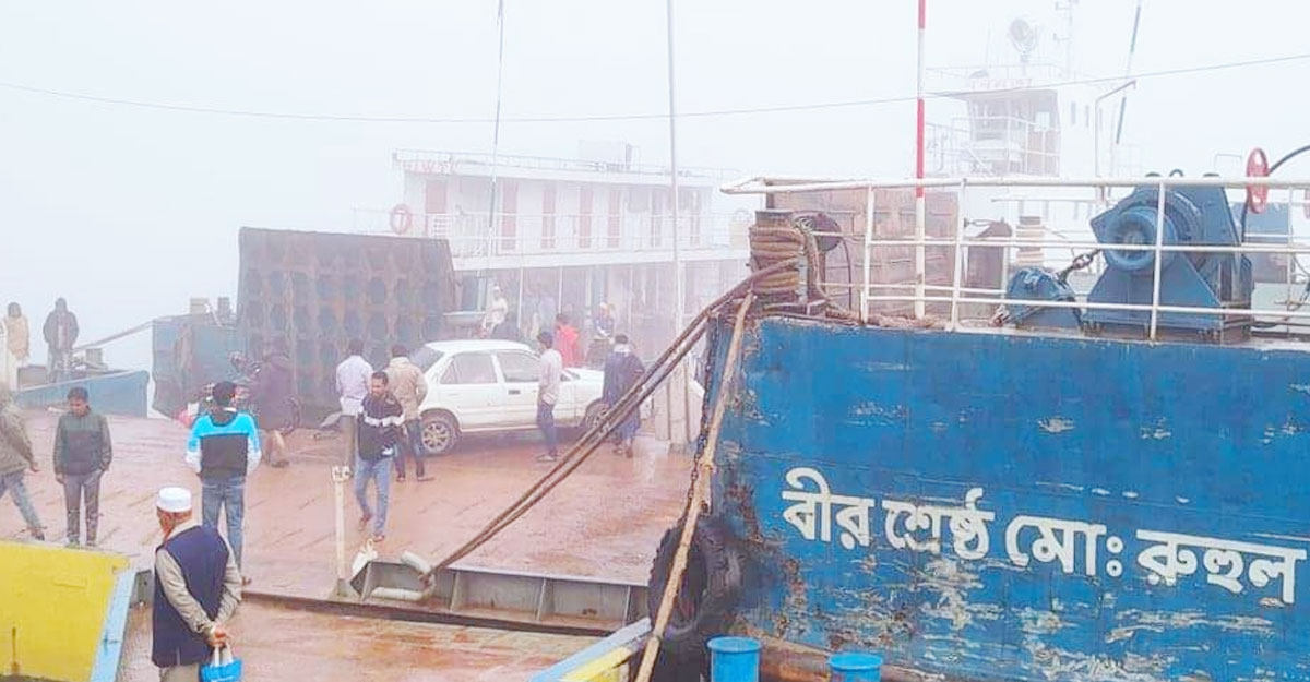 দৌলতদিয়া-পাটুরিয়া রুটে ফেরি চলাচল বন্ধ
