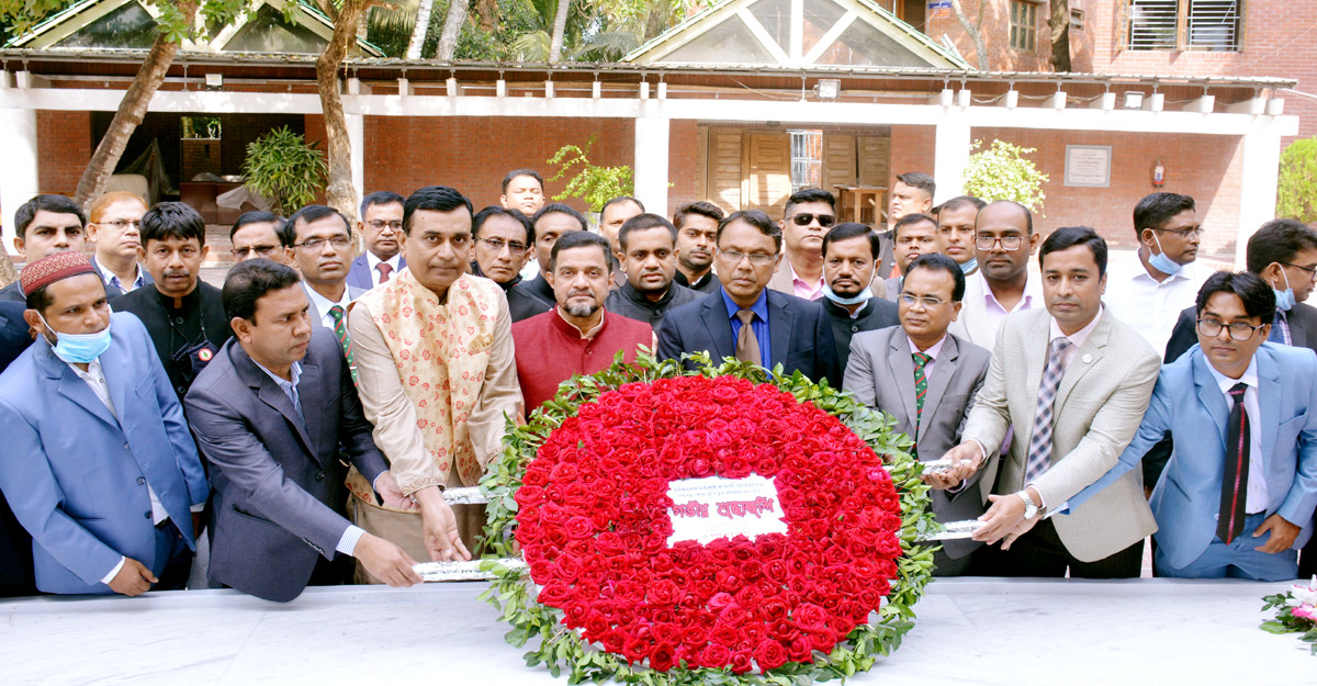 জাতির পিতার সমাধিতে রূপালী ব্যাংকের শ্রদ্ধা