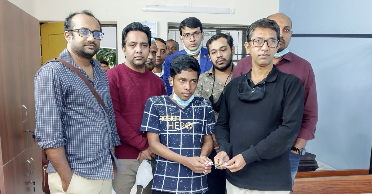 শাবির শাহপরাণ হলের বিশেষায়িত রুমে উঠল শিক্ষার্থী