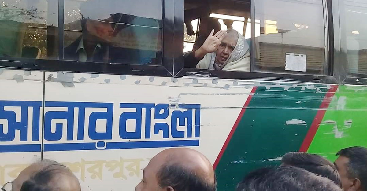 মতিয়া চৌধুরী শেরপুর থেকে ঢাকায় ফেরেন পাবলিক বাসে