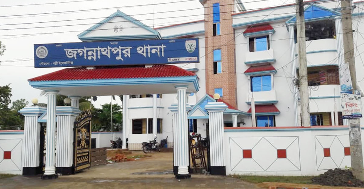 চুল কাটিয়ে টাকা না দেওয়া নিয়ে সংঘর্ষ, গুলিবিদ্ধ ৫