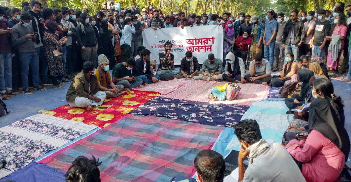 শাবিতে দায়ী ব্যক্তিদের পদত্যাগের দাবি শিক্ষকদের একাংশের