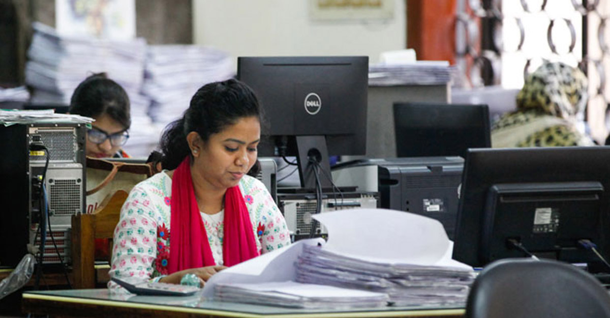 ব্যাংকে বাড়ছে নারীকর্মী