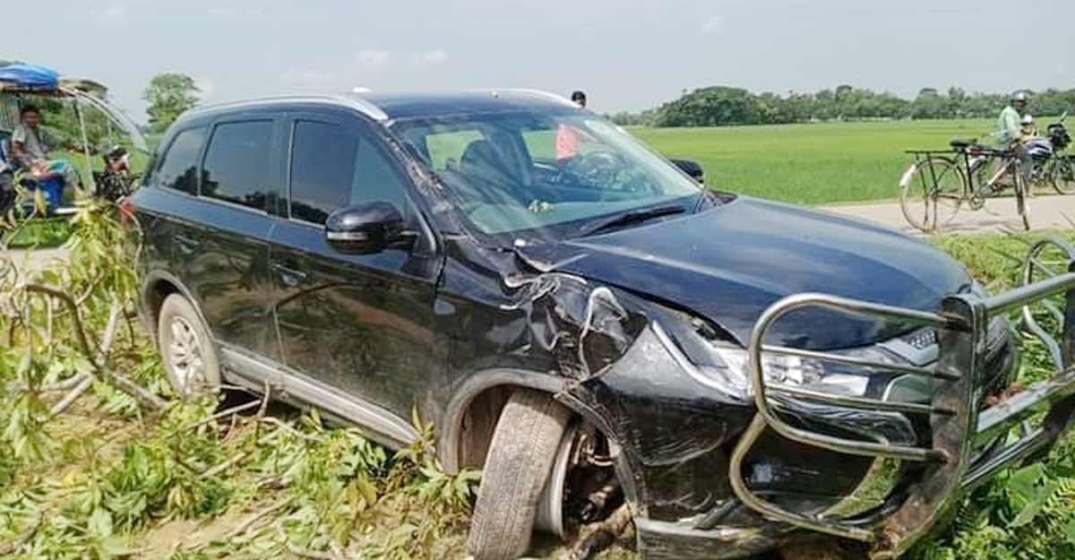 সরকারি গাড়ি চুরির পর দুর্ঘটনায় পড়ে পালাল চোর