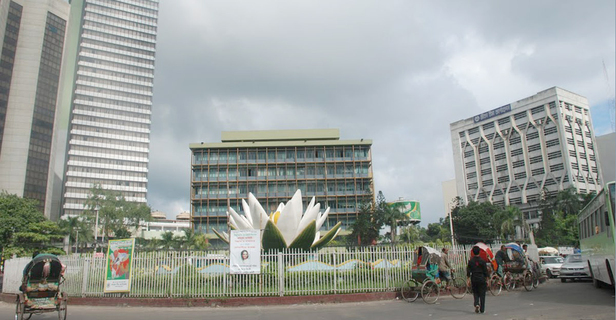 ব্যাংক-শেয়ারবাজার খুলছে আজ