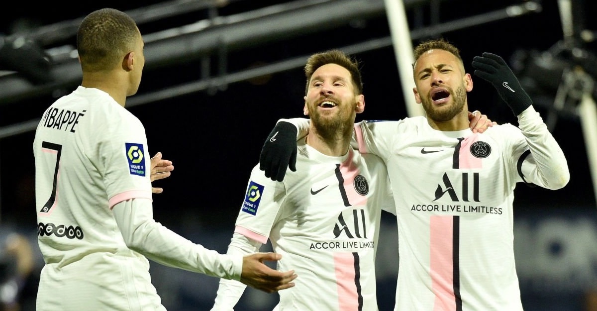 Mbappe, Neymar score hat-tricks as PSG thump Clermont