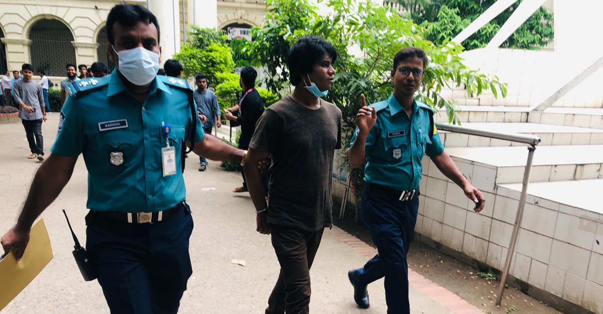 গুচ্ছের ভর্তি পরীক্ষায় প্রক্সি দিতে এসে আটক ঢাবি শিক্ষার্থী