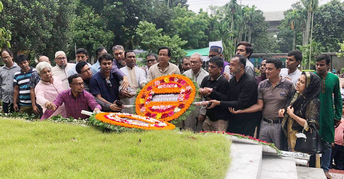 জাতীয় কবির সমাধিতে বিএনপির শ্রদ্ধা