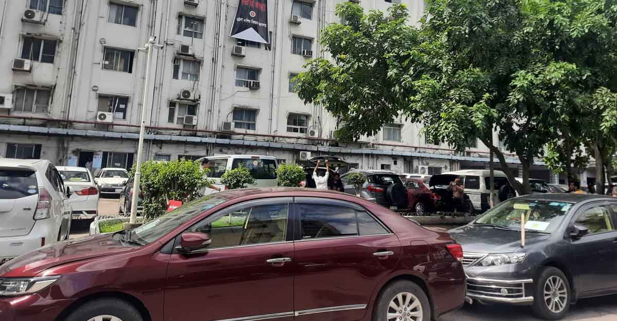 সকাল ৮টা থেকে কর্মমুখর সচিবালয়