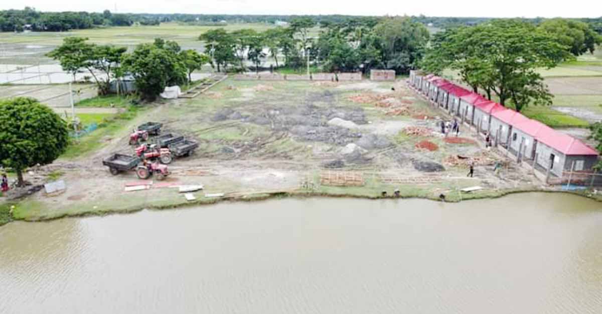 কেন্দুয়ায় আশ্রয়ণ প্রকল্পের নির্মাণাধীন ঘরে আগুন