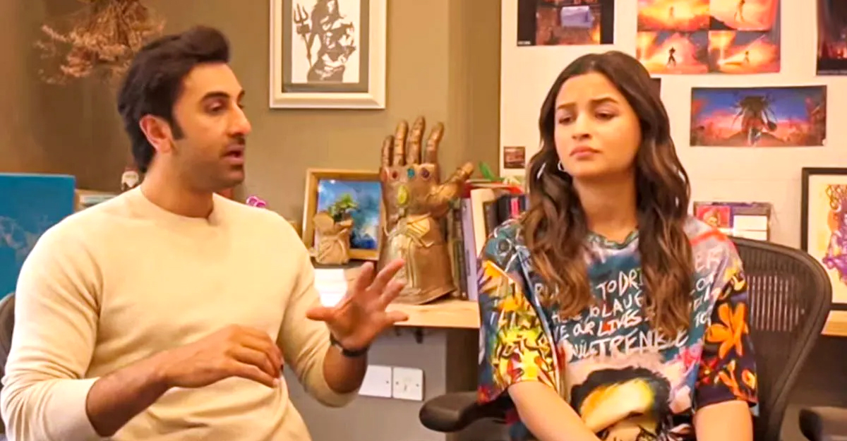 স্ত্রীকে নিয়ে ‘আপত্তিকর’ মন্তব্যের পর ক্ষমা চাইলেন রণবীর