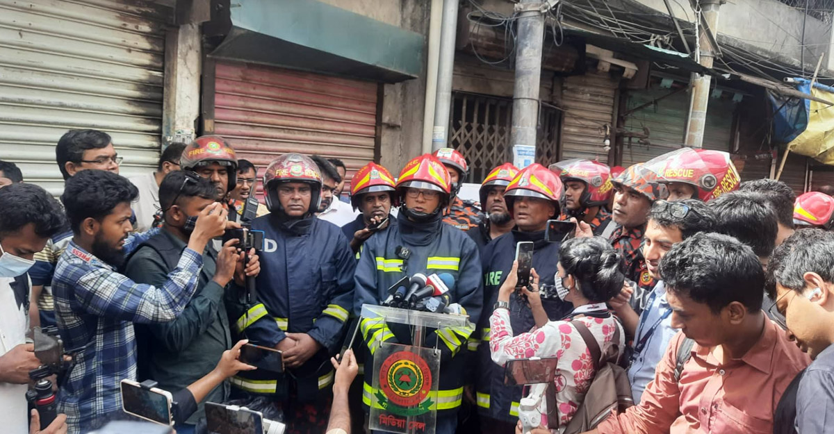 চকবাজারে আগুন : ফায়ার সার্ভিসের ৫ সদস্যের তদন্ত কমিটি