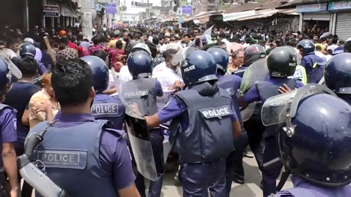 বিএনপির ৩৫০ জনের নামে মামলা, গ্রেপ্তার আতঙ্কে ঘরছাড়া নেতাকর্মীরা