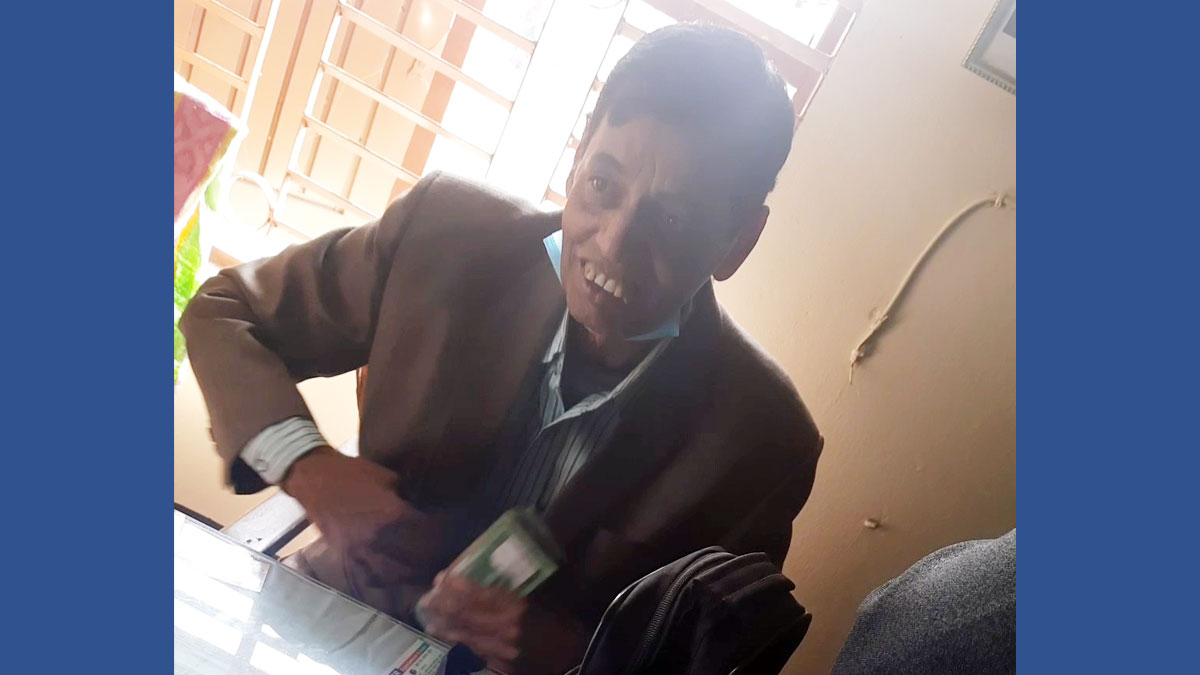 ঘুষ নিয়ে শিক্ষা কর্মকর্তা বললেন ‘সম্মানী’ নিয়েছি 