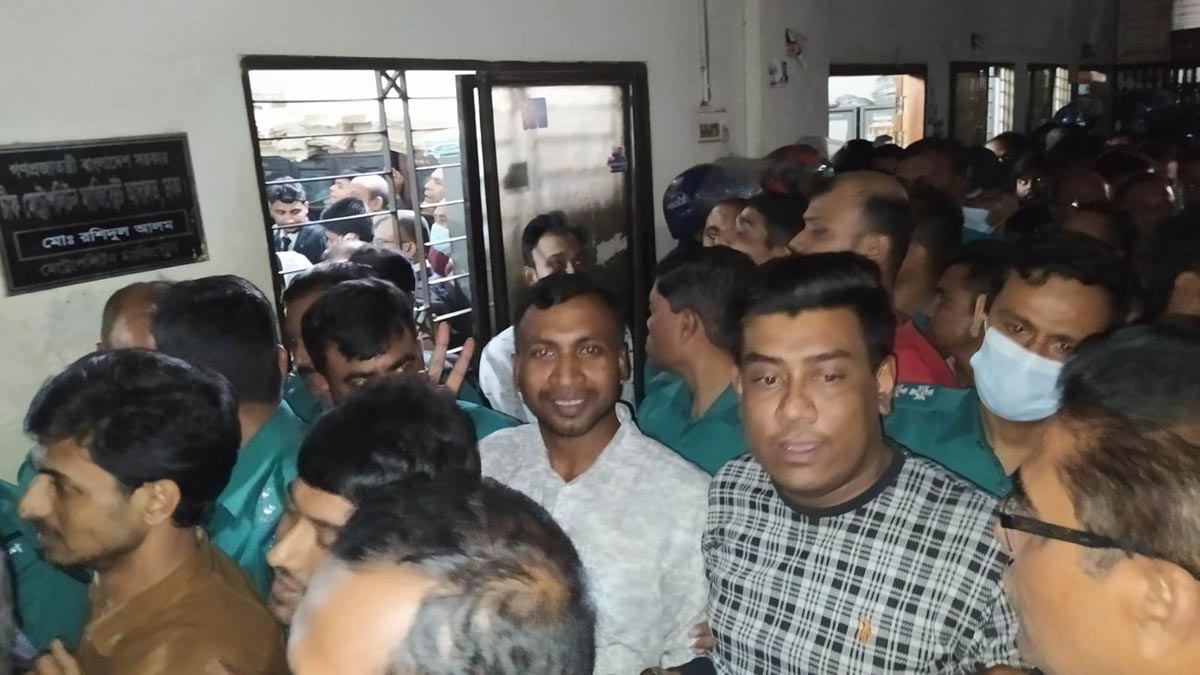 নয়াপল্টনে সংঘর্ষ : বিএনপির ২৩ নেতাকর্মী ২ দিনের রিমান্ডে