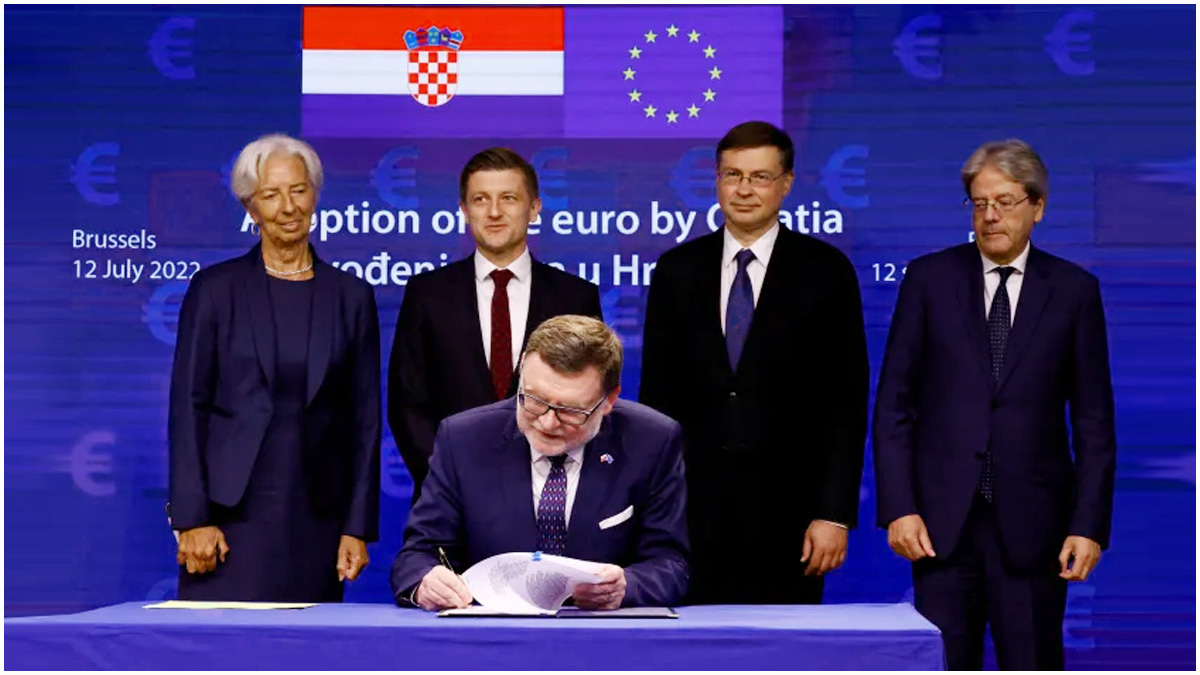 পাসপোর্টবিহীন শেনজেনভুক্ত হলো ক্রোয়েশিয়া, চালু করলো ইউরো মুদ্রা