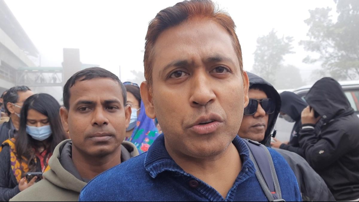 তবু মেট্রোরেলেই চড়বেন মনিরুল