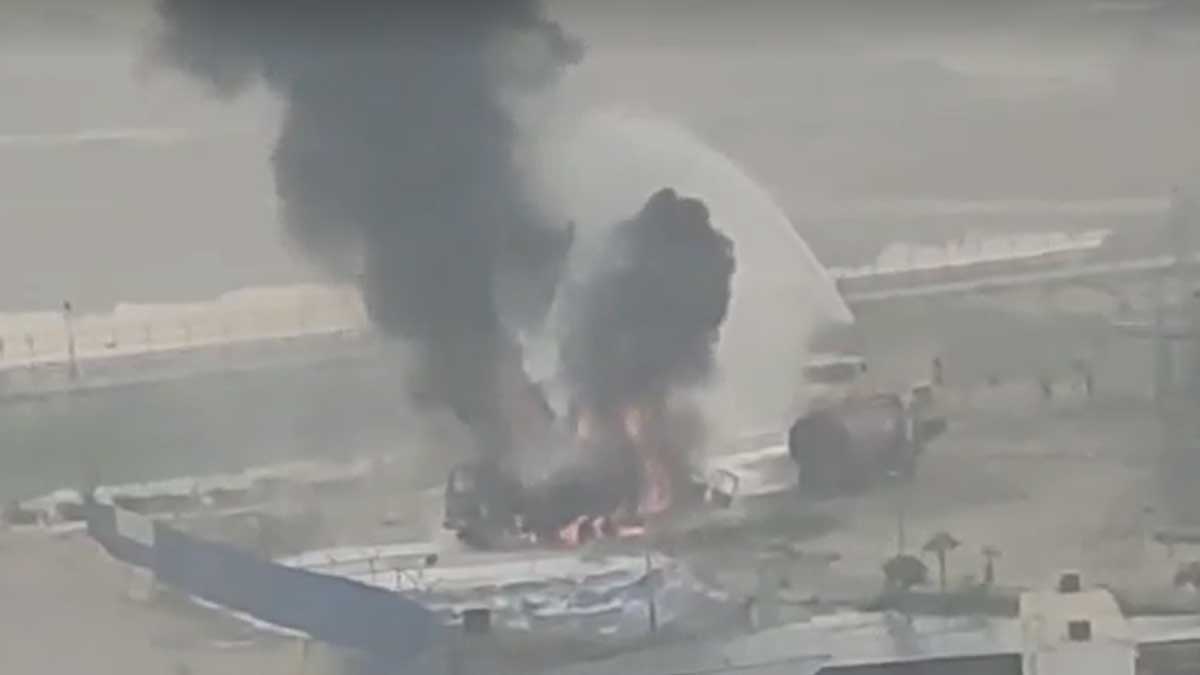 বিমানবন্দরের ৩ নম্বর গেটে তেলবাহী গাড়িতে আগুন