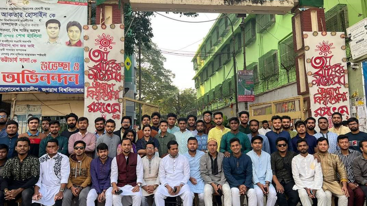 পুরান ঢাকার মোড়ে মোড়ে পুলিশ, জবি ছাত্রলীগের অবস্থান