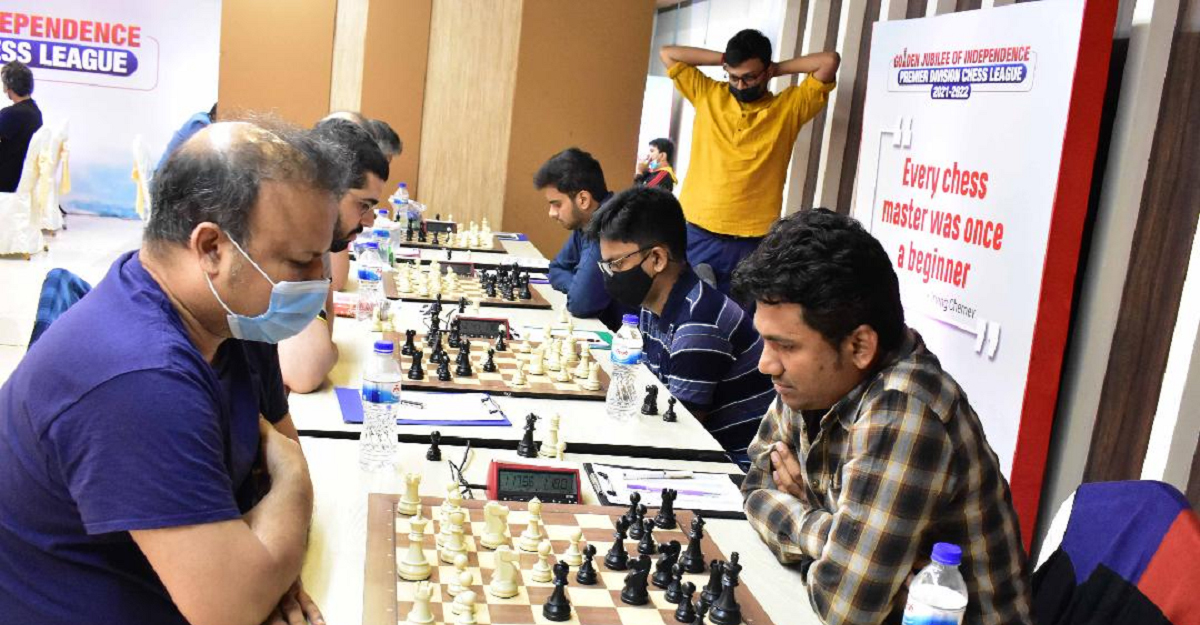 নিয়াজের সাইফকে হারিয়ে চমক শাকিলের বিমানের