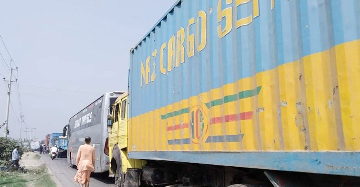 ঢাকা-চট্টগ্রাম মহাসড়কে ১০ কিমি যানজট