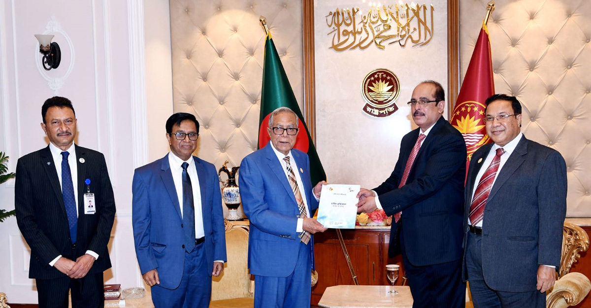 রাষ্ট্রপতির কাছে দুদকের বার্ষিক প্রতিবেদন পেশ