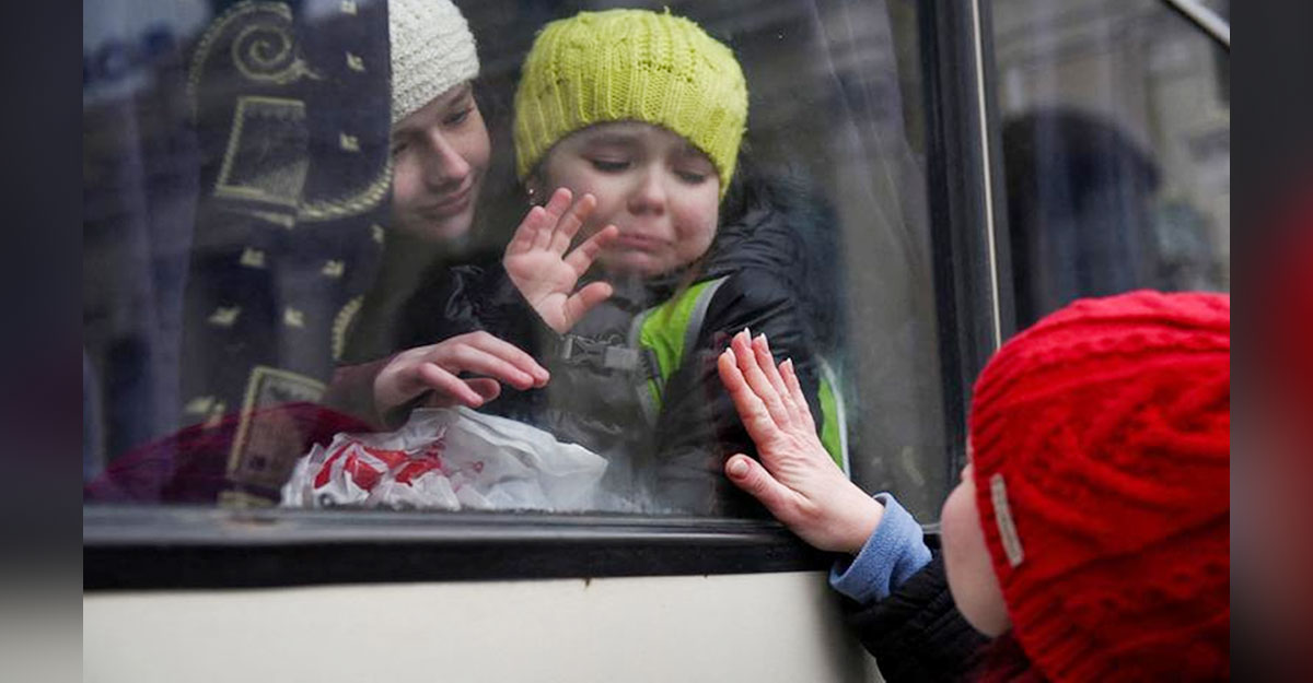 ইউক্রেন ছেড়ে পালানো ২০ লাখ মানুষের ৮ লাখই শিশু