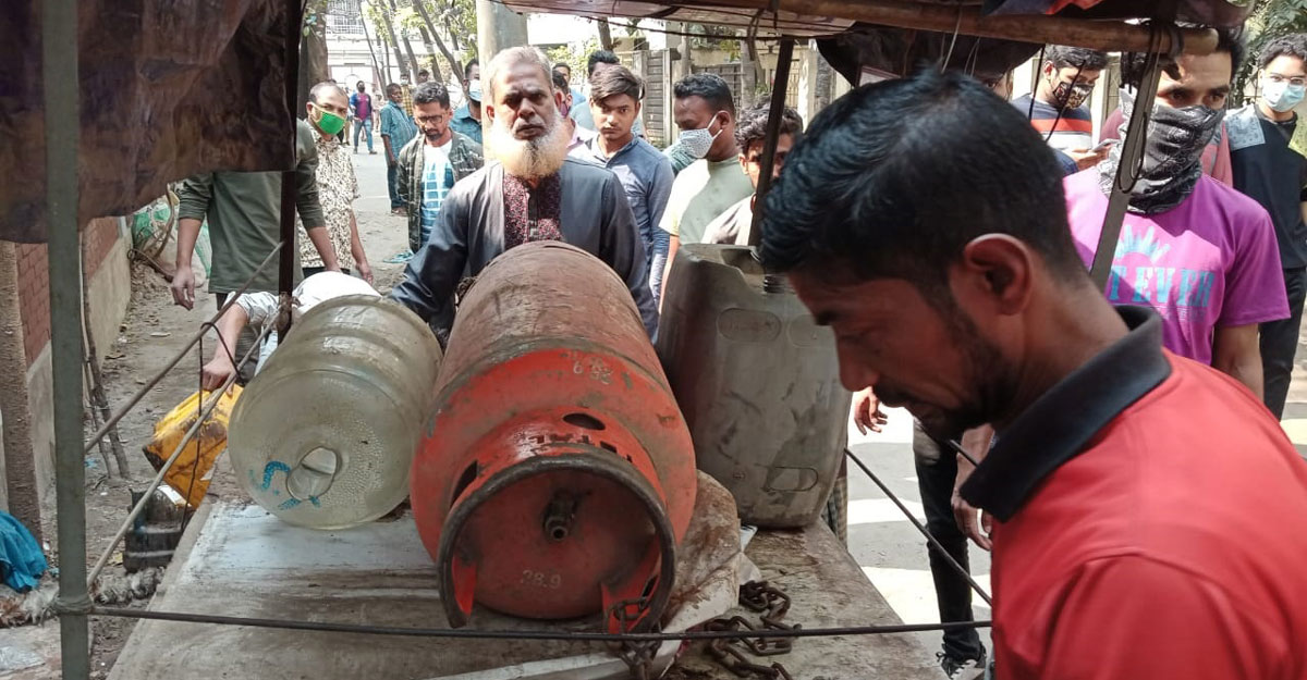 ফুটপাত থেকে দুই শতাধিক টং দোকান সরাল ডিএনসিসি