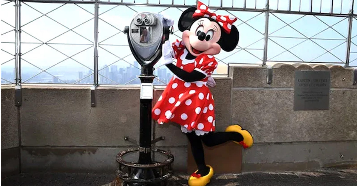 ৯০ বছর পর নতুন পোশাকে মিনি মাউস