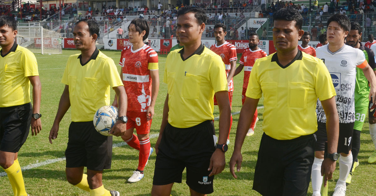 ৪৪ লাখ টাকা বকেয়া সম্মানি পেলেন রেফারিরা