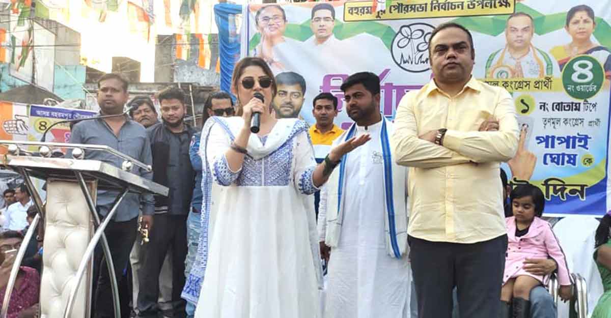 তৃণমূলের প্রচারে শ্রাবন্তী