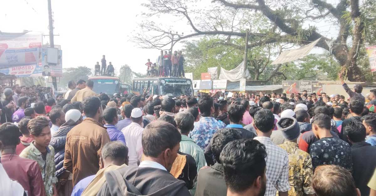 সুনামগঞ্জ-সিলেট সড়ক অবরোধ করে রেখেছেন হাজারো মানুষ