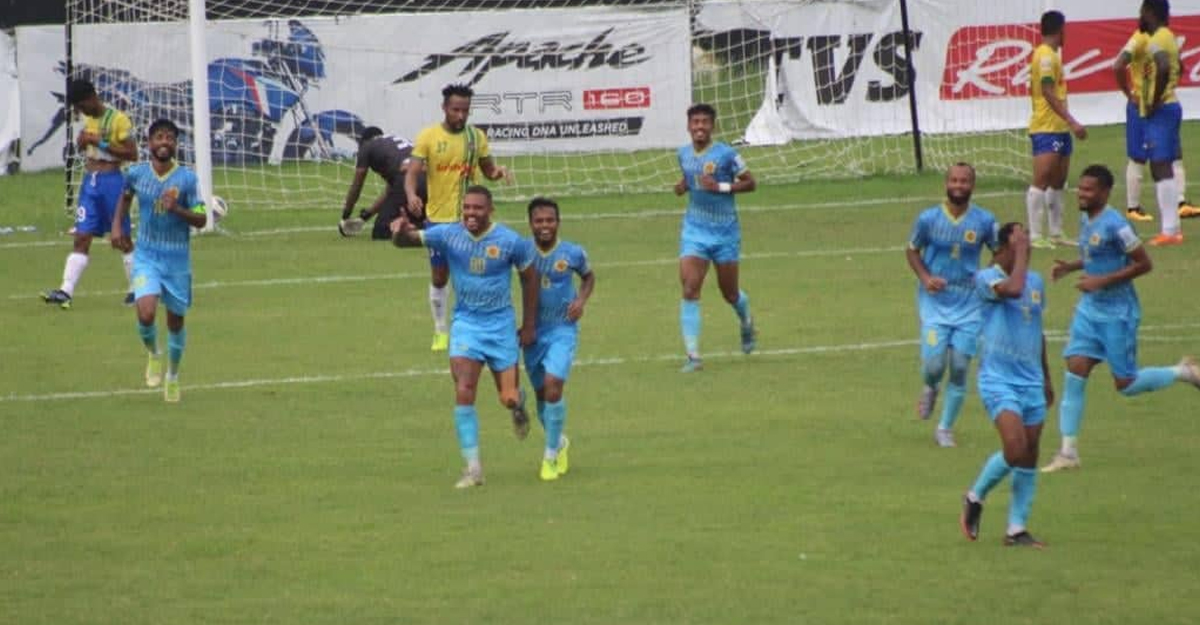 শিরোপা হারানোর পর জ্বলে উঠল আবাহনী