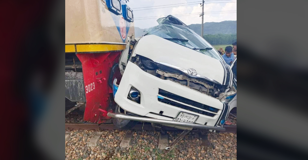 মিরসরাইয়ে ট্রেন দুর্ঘটনা : পাঁচ সদস্যের তদন্ত কমিটি গঠন