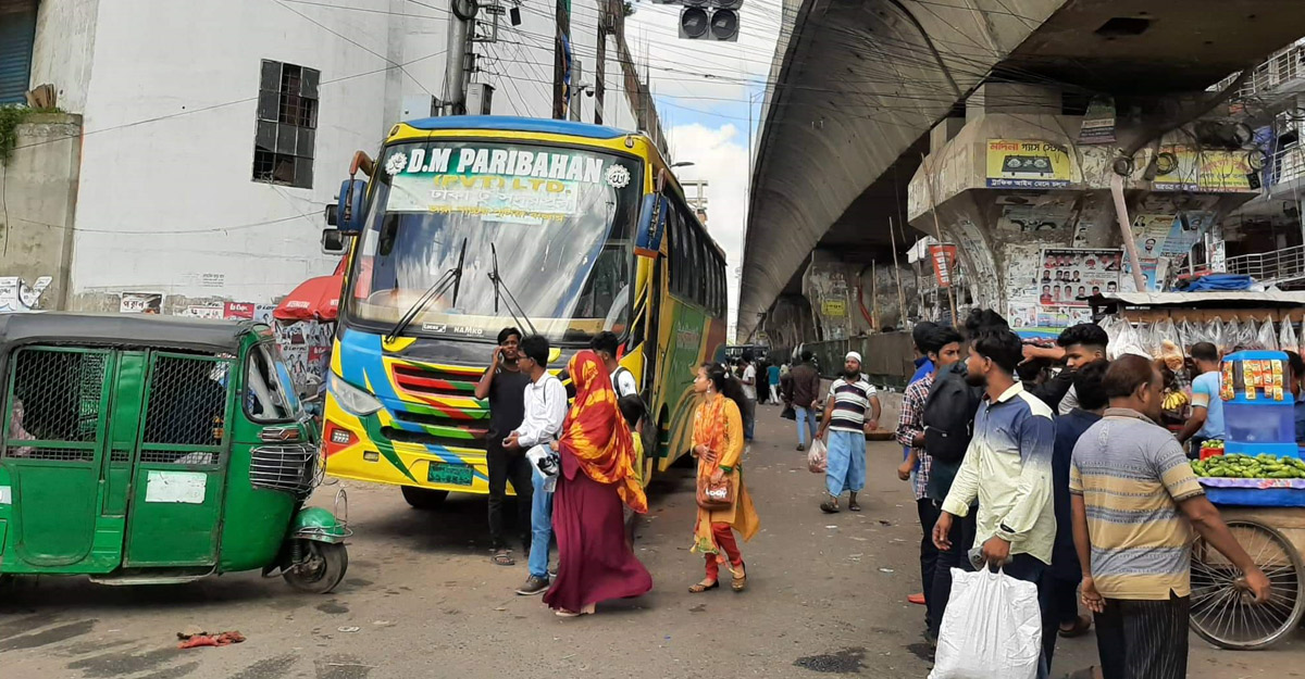 ফাঁকা ঢাকায় ফিরছে মানুষ